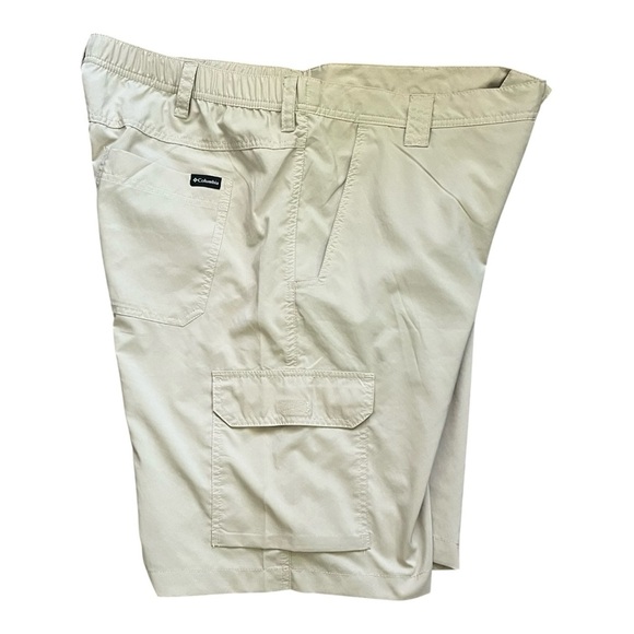 Columbia casual tan cargo shorts Men 40w 10 L pockets zipper button closure - Picture 6 of 14